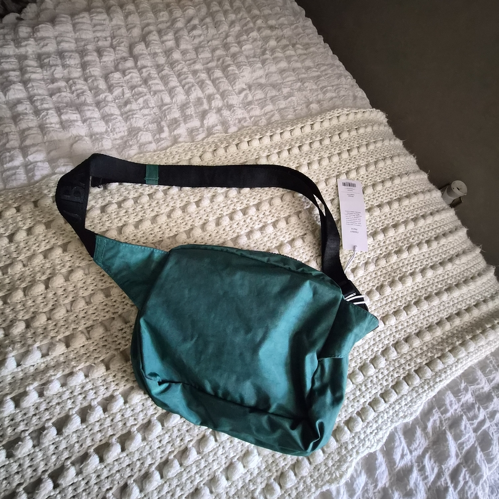 BAGGU PEANUTS FANNYPACK - Picture 5 of 5